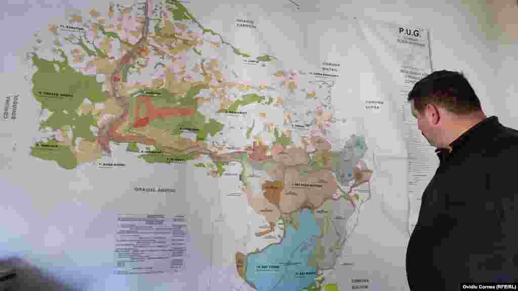 În incinta Primăriei din Roșia Montană tronează încă Planul Urbanistic General finanțat de RMGC, anulat în două rânduri de instanță, ultima dată în urmă cu șase ani.