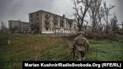 Український військовий у місті Соледар Донецької області, жовтень 2022 року