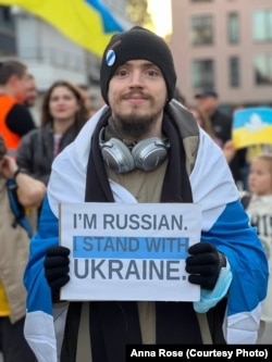 "Я русский. Я поддерживаю Украину". Один из участников антивоенной акции, организованной НКО „Альянс за свободно-демократическую Россию“ в Нюрнберге