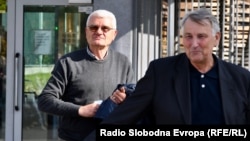 Luka Dragičević (L) izlazi iz suda u Sarajevu 21. oktobra 2022.