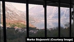 Logor Morinj nadomak Kotora, fotografija iz dokumentarca Logor Morinj, autora Marka Stojanovića