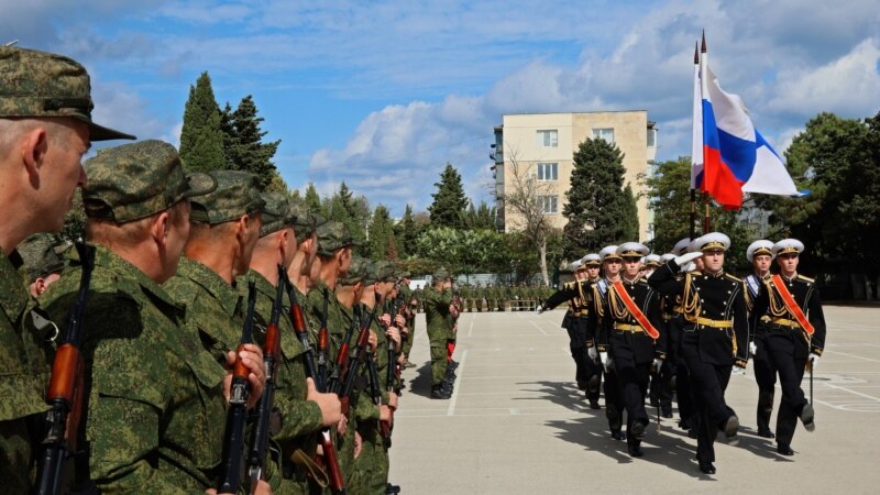 «Дважды уничтоженная». Россия хочет создать дивизию из бригады морпехов в аннексированном Севастополе