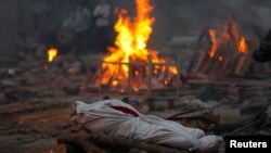  Площадка за кремация, Ню Делхи, 2021 година Фотограф: Аднан Абиди 