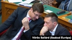 Gulyás Gergely és Rogán Antal a parlamentben 2022. szeptember 26-án