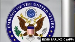 Logoja e Ambasadës amerikane në Sarajevë.