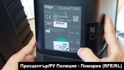 Полицаи от Поморие се обучават на новия DrugTest 5000.