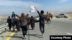 Iranian protesters commemorate Mahsa Amini in her hometown, Saqqez, where two Kurdish people were arrested on June 27. (file photo)