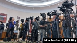 U izveštaju Reportera bez granica navodi se da su novinari u Srbiji i dalje izloženi političkim pritiscima, a da zločini nad njima ostaju nekažnjeni.( Fotografija iz oktobra 2022. u Srbiji)