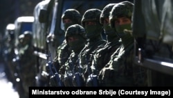 Pjesëtarët e Ushtrisë së Serbisë që po marrin pjesë në stërvitjet ushtarake afër kufirit me Kosovën. 1 nëntor 2022.