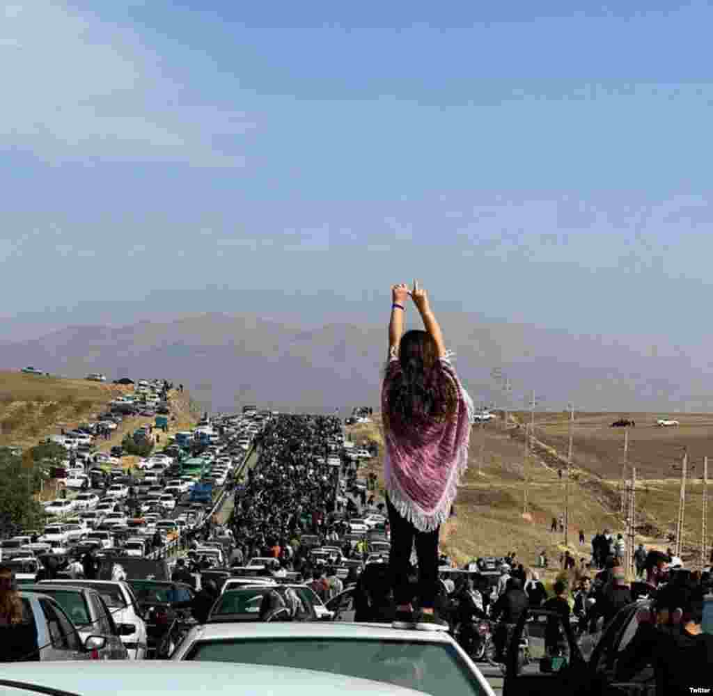 ИРАН -&nbsp;Демонстрантите повторно се судрија со безбедносните сили на 28 октомври во Захедан, град во југоисточниот дел на Иран. Во Иран неколку недели се одржуваат протести по смртта на 22-годишна жена, приведена од полицијата за морал.