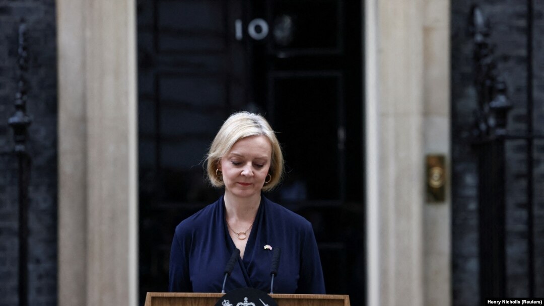 Premierul Marii Britanii, Liz Truss, și-a anunțat demisia la nici două luni după preluarea mandatului. Jurnaliștii britanici nu au ezitat să abordeze întreaga situație cu umorul lor caracteristic.