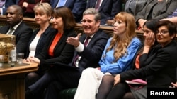 Лідер Лейбористської партії Великобританії Кір Стармер емоційно реагує на події у Палаті громад британського парламенту. Лондон, Великобританія, 17 жовтня 2022 року