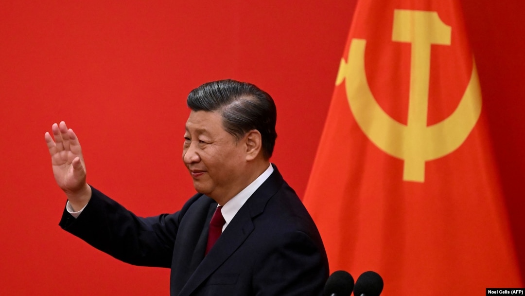 Liderul chinez, Xi Jinping, la Congresul XX al Partidului Comunist Chinez din octombrie 2022. Câteva mari publicații occidentale trec azi în revistă lista de probleme, inclusiv în contextul deciziilor SUA de a nu mai alimenta dezvoltarea tehnologică și militară a Chinei. 