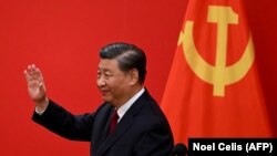 Liderul chinez, Xi Jinping, la Congresul XX al Partidului Comunist Chinez din octombrie 2022. Câteva mari publicații occidentale trec azi în revistă lista de probleme, inclusiv în contextul deciziilor SUA de a nu mai alimenta dezvoltarea tehnologică și militară a Chinei. 