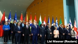 Udhëheqësit e Ballkanit Perëndimor dhe ata të Bashkimit Evropian, gjatë Samitit të Ballkanit Perëndimor në Berlin, Gjermani.
