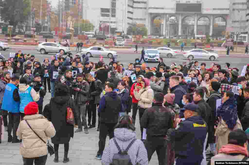 Бишкекте жапырт кармоолорго каршы 24-октябрда уюштурулган акциянын катышуучулары президент Садыр Жапаровго кайрылуу жолдошту.