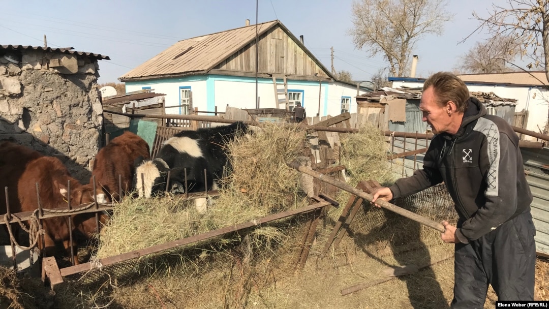 Сиськи ұстап тұрғанда блять