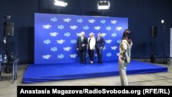 Учасники з’їзду партії «Опозиційний блок» у Міжнародному виставковому центрі у Києві, 10 червня 2019 року