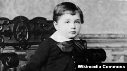 Albert Einstein üç yaşında, 1882-ci il.