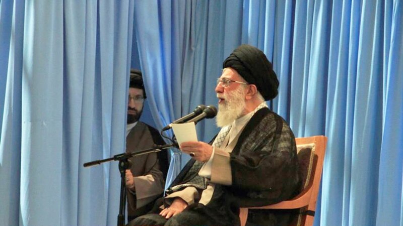 Хаменеи: Иран нема да се предаде по санкциите на САД 