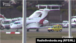 Літак Віталія Хомутинника в аеропорту Женеви