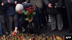 John Kerry u Kijevu polaže odaje počast žrtvama februarskih protesta.