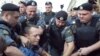 Полиция задерживает участников акции "Стратегии-31" на Триумфальной площади в Москве