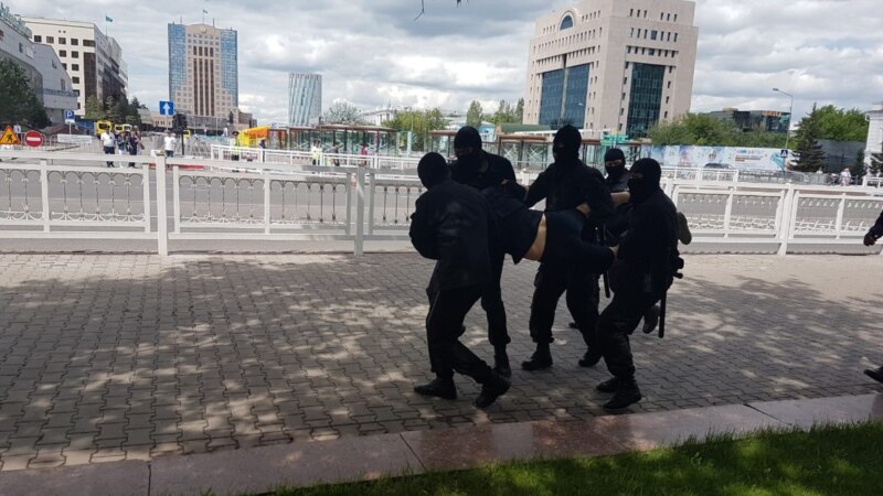 Kazakistan: Policia arreston dhjetëra persona