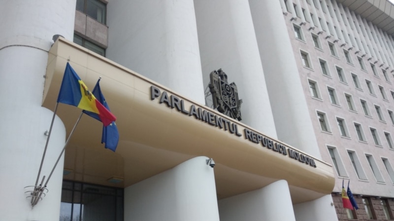 Guvernul Chicu își asumă responsabilitatea în fața Parlamentului, care are cvorum 