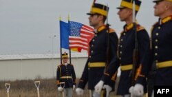 رژه مراسم رسمی آغاز قرارگیری سامانه دفاع موشکی آمریکا در دوسلو 
