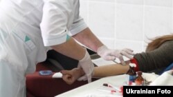 У Києві медики просять не йти самостійно до центрів здачі крові, а реєструватись в донорський резерв і чекати на виклик