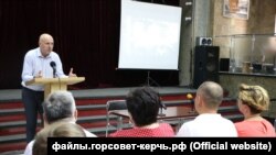 Генеральний директор «Кримських морських портів» Сергій Квасов на зустрічі з портовиками в Керчі, 26 червня 2019 року