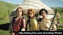 Скриншот клипа "Жаным" в исполнении норвежской группы YLVIS. Фото взято из официального сайта группы.