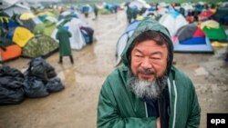 Slavni kineski umjetnik i aktivista Aji Vejveji u Idomeni, 10. marta, 2016