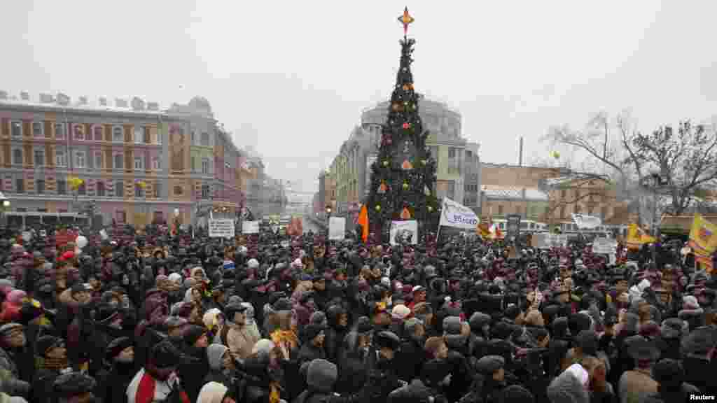 Thousands also turned out in St. Petersburg