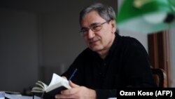 Turkish Nobel laureate author Orhan Pamuk poses during an interview at his house in Istanbul in Febuary 2015. 