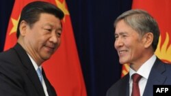 Президент Алмазбек Атамбаев Кытай төрагасы Си Цзинпин менен. Бишкек, 11-сентябрь, 2013