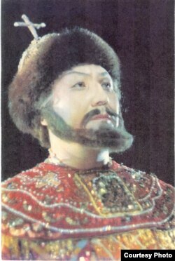 Болот Миңжылкыев Борис Годуновдун ролунда.