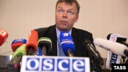 Заступник голови Спеціальної моніторингової місії ОБСЄ в Україні Александр Хаґ проводить прес-конференцію в Донецьку, 5 листопада 2014 року