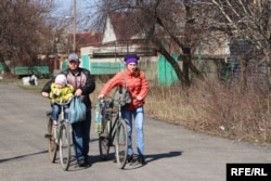 До повномасштабного вторгнення військ РФ в Україну у Марʼїнці проживало близько 10 тисяч осіб. Мар'їнка, березень 2017 року