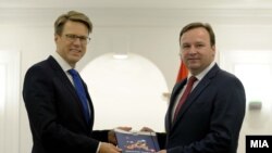 Евроамбасадорот Самуел Жбогар го предаде Извештајот на ЕК за земјата на премиерот Емил Димитриев.