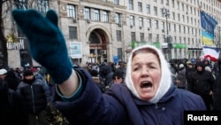 Протестующие в центре Киева на улице Грушевского