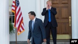 Mitt Romney i Donald Trump ispred Bijele kuće