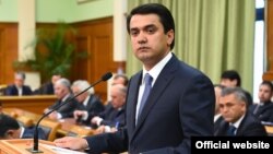 Рустам Эмомали, Душанбе мэрі, Тәжікстан президенті Эмомали Рахмонның үлкен ұлы.