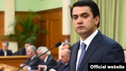 Рустами Эмомалӣ