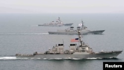 Günorta Koreýanyň we ABŞ-nyň harby gämileriniň bilelikdäki türgenleşigi.