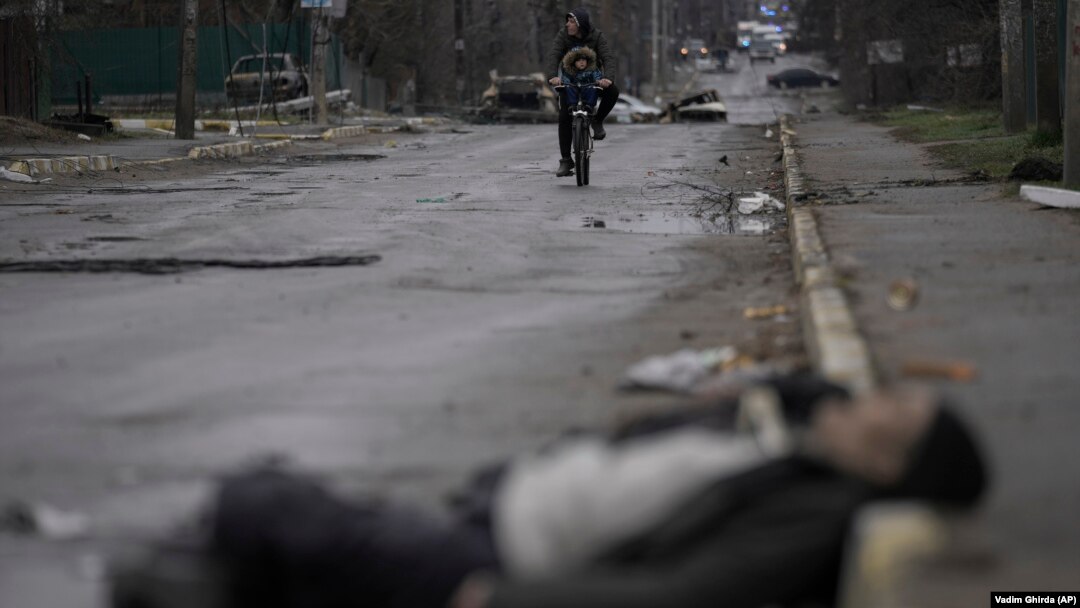 O imagine dură din Bucea, o localitate din apropiere de Kiev unde armata rusă a comis crime de război, potrivit autorităților ucraineni. 