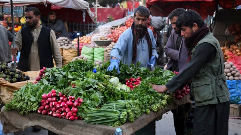 شکایت مردم از ناتوانی در خرید مواد غذایی در ماه رمضان؛ « طالبان پول فراوان مصرف میکنند»