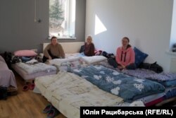 Оксана Обідченко з іншими евакуйованими живе на Львівщині