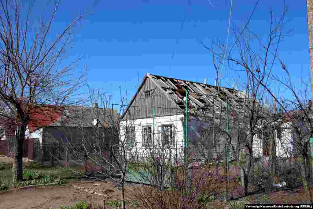 Зруйновані внаслідок обстрілів російськими військами будинки у місті Гуляйполе Пологівського району Запорізької області, 6 квітня 2022 року